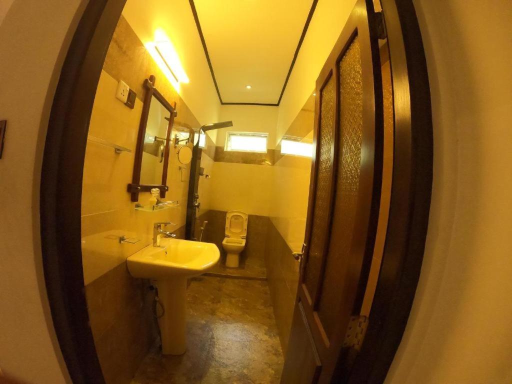 Oyo Kings Hotel Katunayaka Eksteriør billede